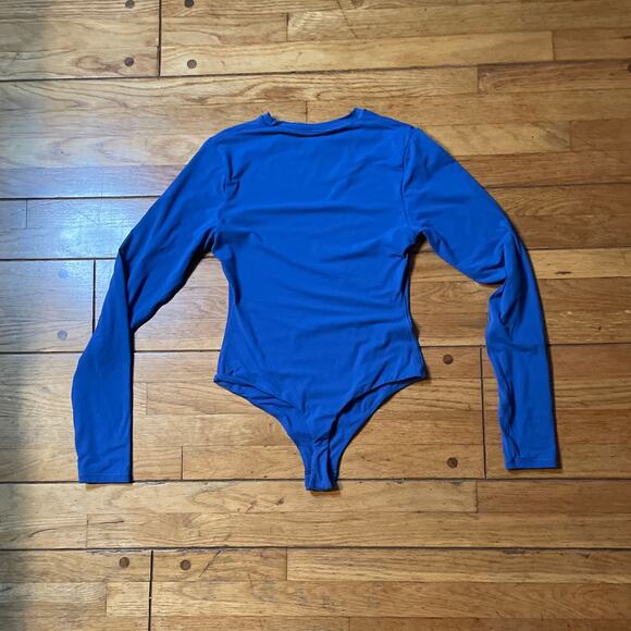 SKIMS Fits Everybody Long Sleeve Crew Neck Bodysuit! - Picture 3 of 12